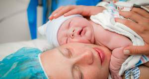 Родившиеся в результате кесарева сечения дети отличаются слабой микрофлорой кишечника