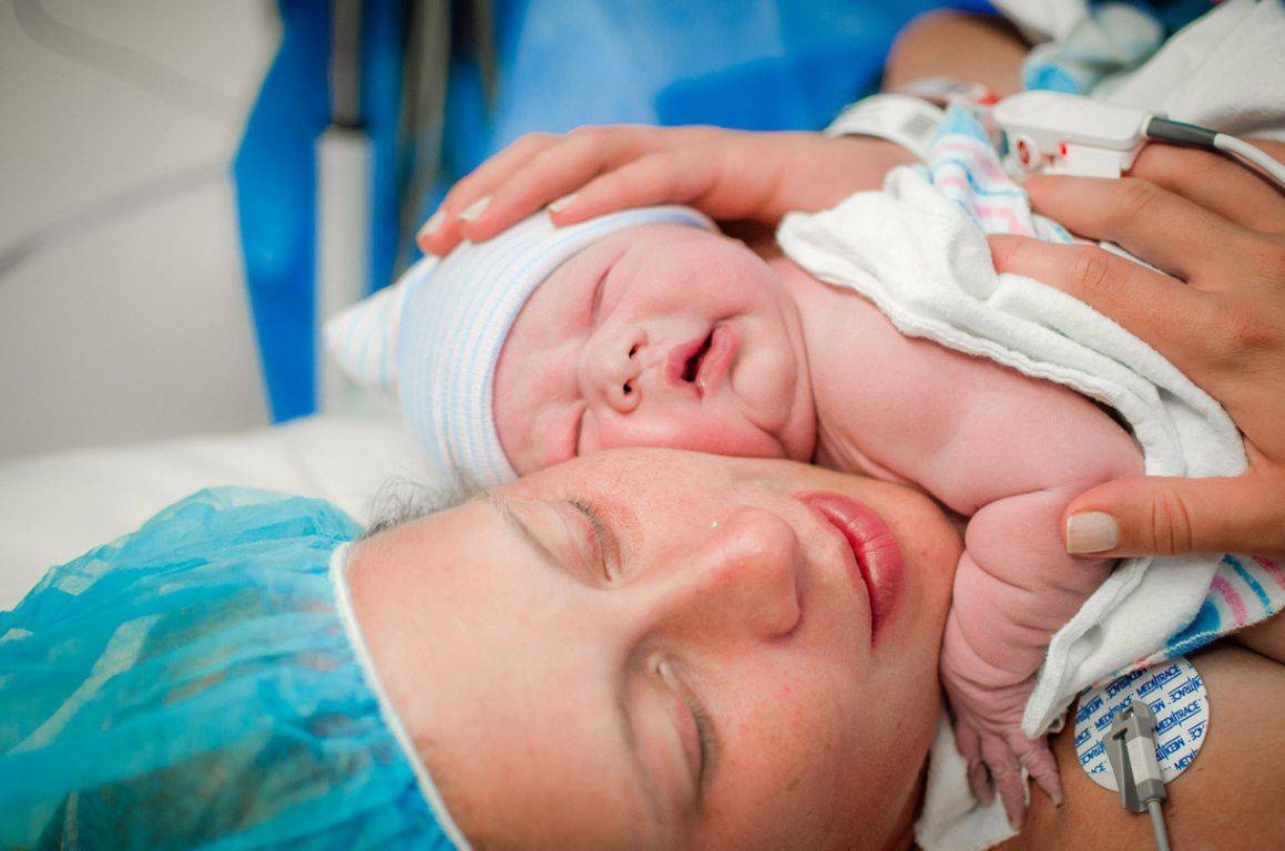 Родившиеся в результате кесарева сечения дети отличаются слабой микрофлорой кишечника
